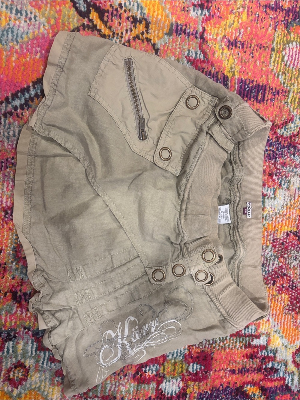 Silver Jeans khaki/tan/ kinda greenish depend. women’s skirt with button details